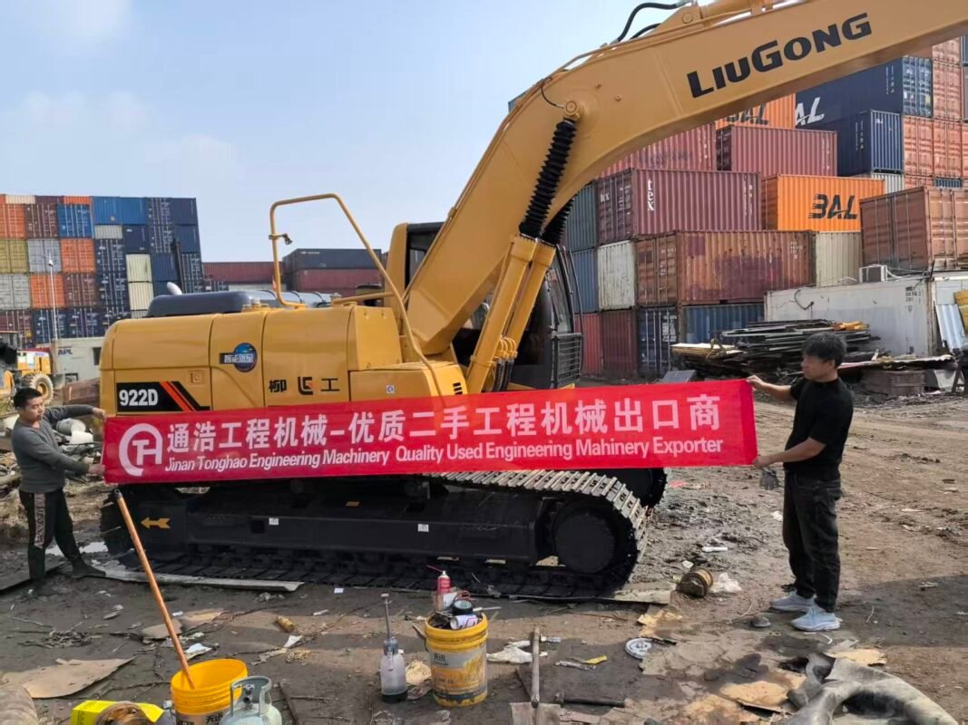 Today, our foreign trade business ushered in an important moment – another excavator was sent to Nigeria